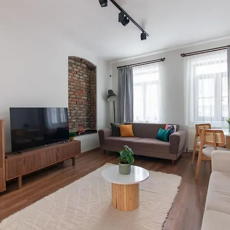 Tastefully Designed 2br With A Lush Backyard Apartamento Estambul