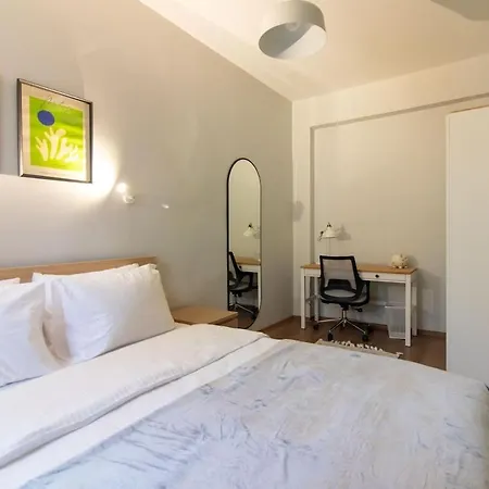 Tastefully Designed 2br With A Lush Backyard Apartamento