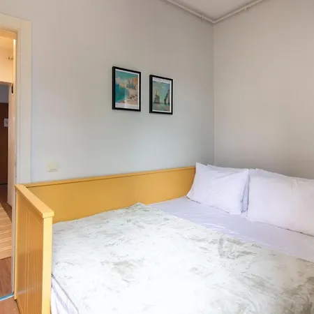 Apartamento Tastefully Designed 2br With A Lush Backyard Istambul