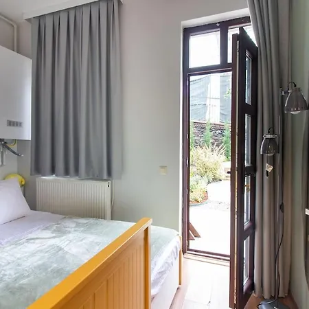 Tastefully Designed 2br With A Lush Backyard * Istanbul