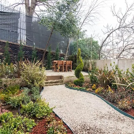 Apartamento Tastefully Designed 2br With A Lush Backyard